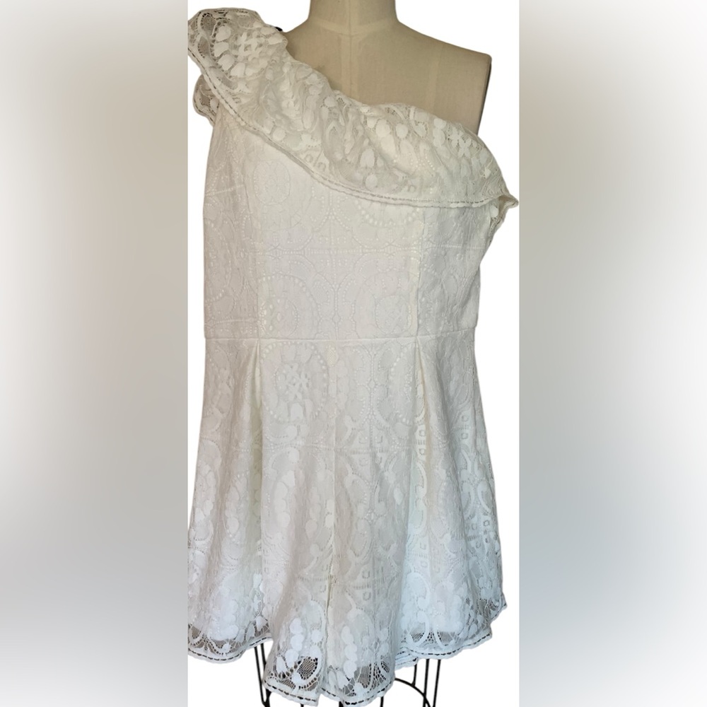 Napean Sea Rd White Lace One Shoulder Romper Small
